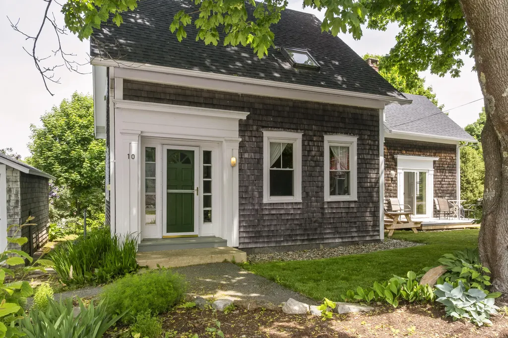 10 School Street Boothbay ME 04544