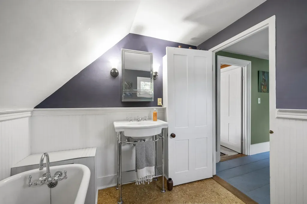 10 School Street Boothbay ME 04544