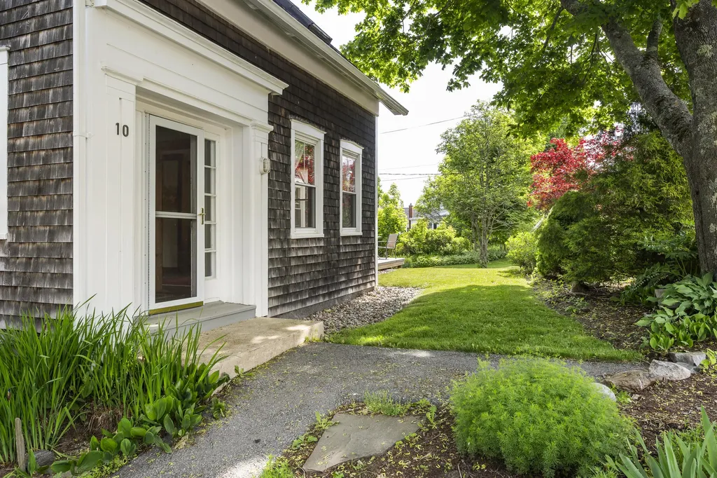 10 School Street Boothbay ME 04544