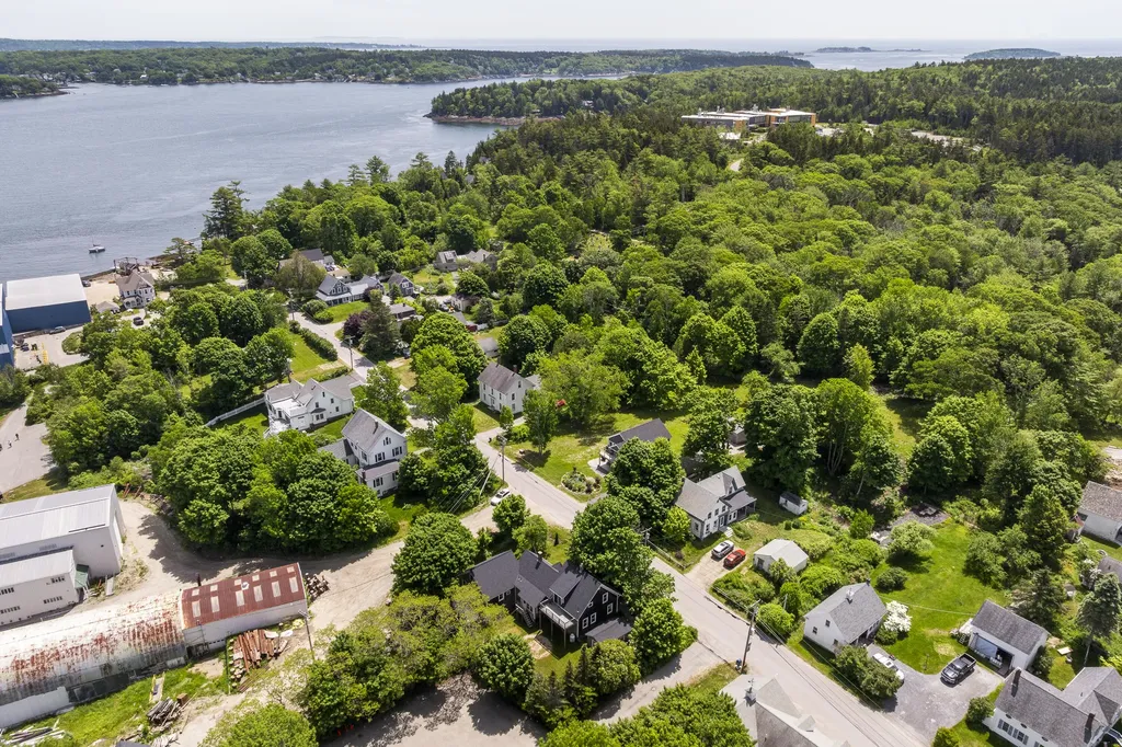 10 School Street Boothbay ME 04544