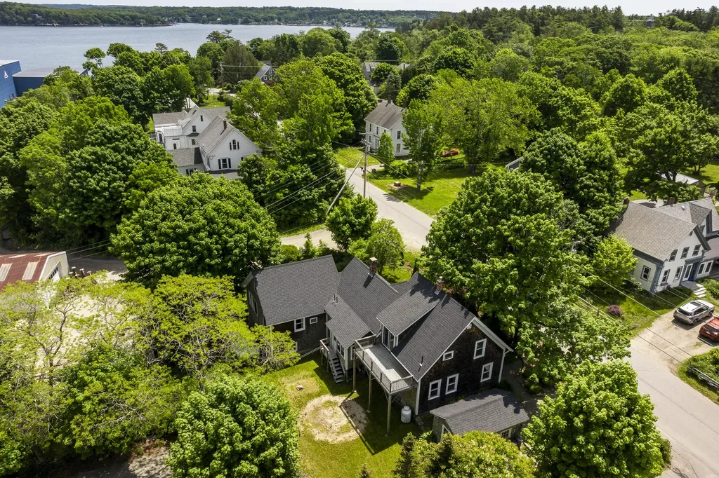 10 School Street Boothbay ME 04544