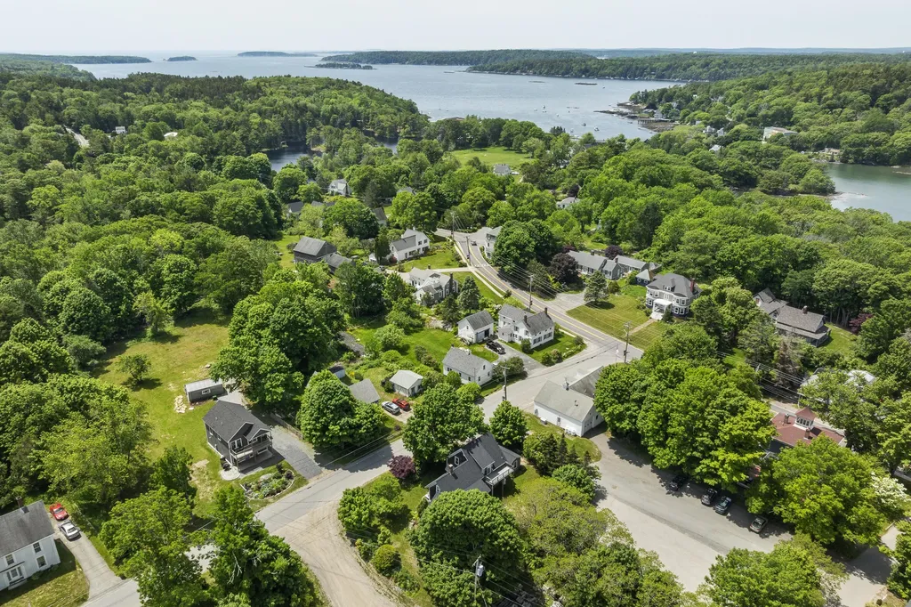 10 School Street Boothbay ME 04544