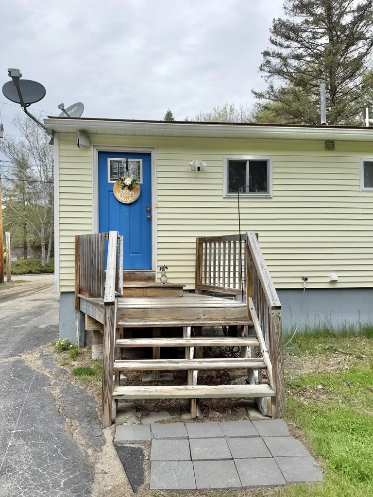 5 Boulder Avenue Paris ME 04281