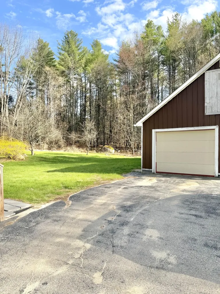 5 Boulder Avenue Paris ME 04281
