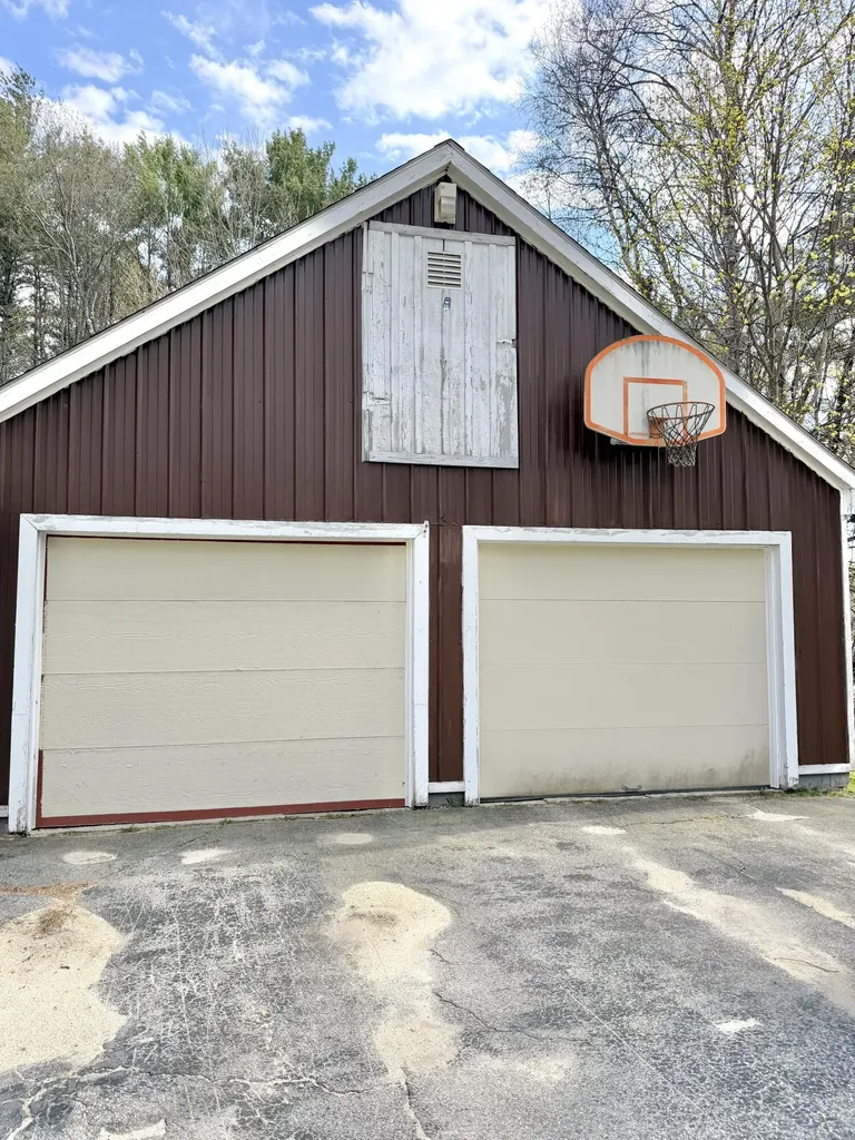 5 Boulder Avenue Paris ME 04281