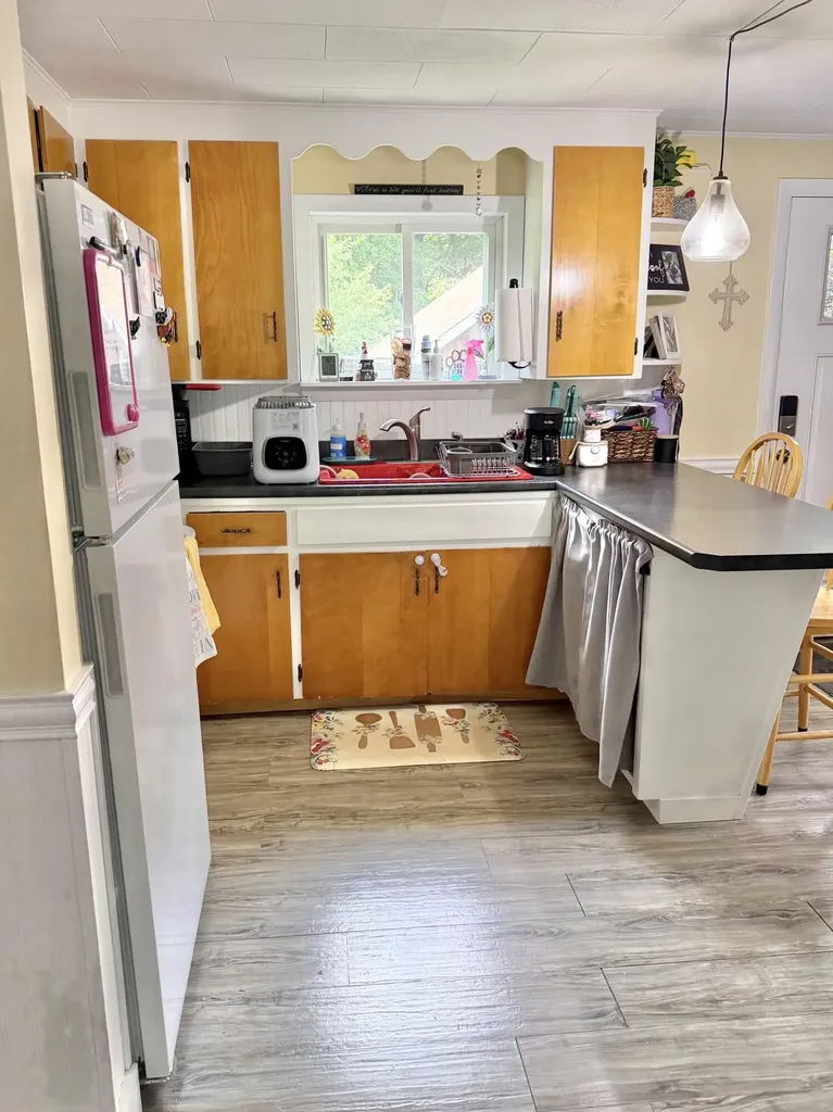 5 Boulder Avenue Paris ME 04281