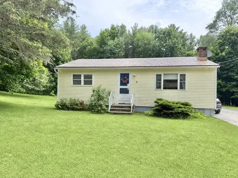 5 Boulder Avenue Paris ME 04281