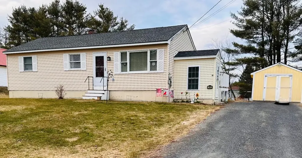 12 Somerset Avenue Fairfield ME 04937