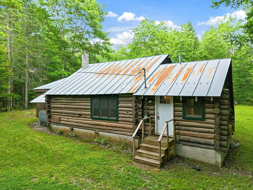 133 Glenn Harris Road New Sharon ME 04955