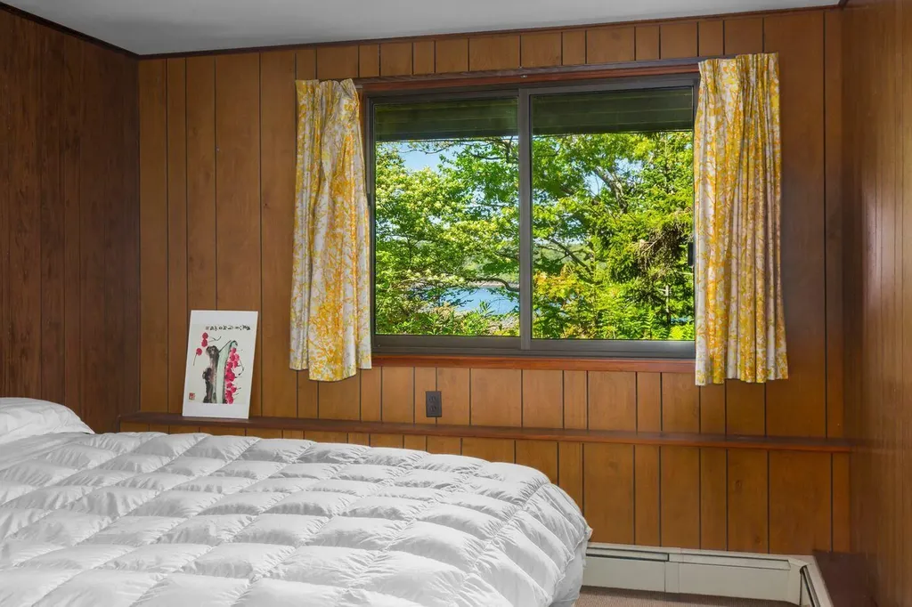 7 Loon Lane South Bristol ME 04568