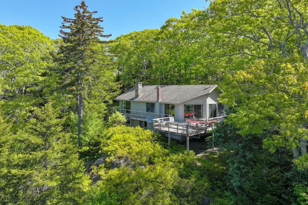 7 Loon Lane South Bristol ME 04568