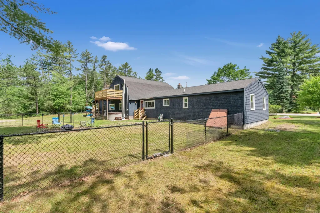 16 Coolidge Street Newfield ME 04095
