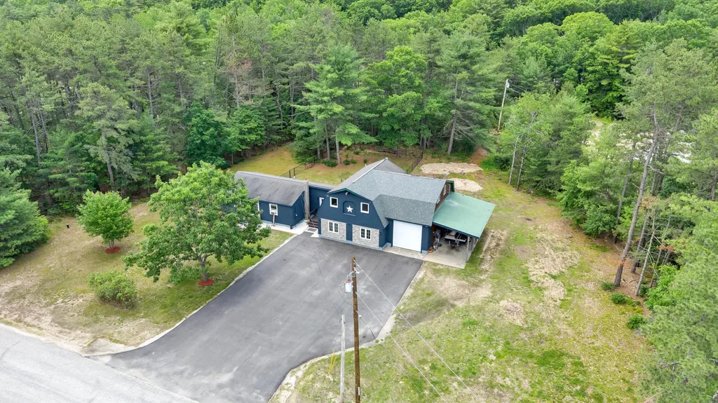 16 Coolidge Street Newfield ME 04095