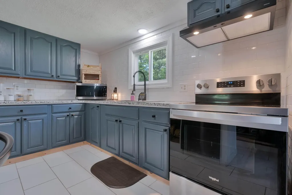 16 Coolidge Street Newfield ME 04095