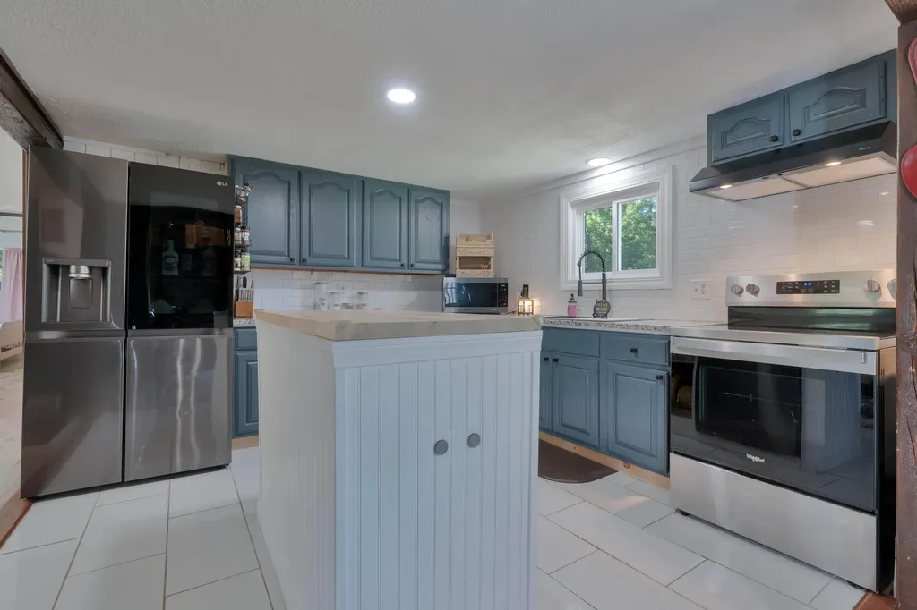 16 Coolidge Street Newfield ME 04095