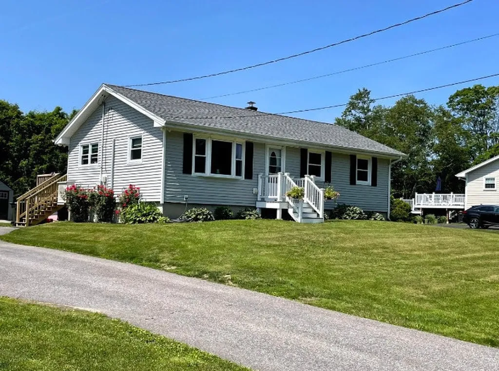 4 Queens Drive Scarborough ME 04074