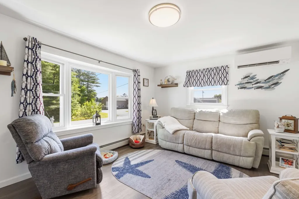4 Queens Drive Scarborough ME 04074