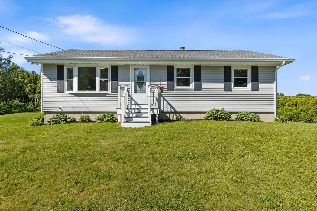 4 Queens Drive Scarborough ME 04074