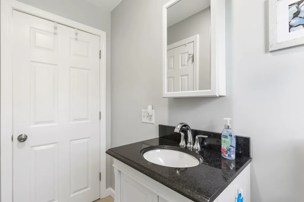 4 Queens Drive Scarborough ME 04074