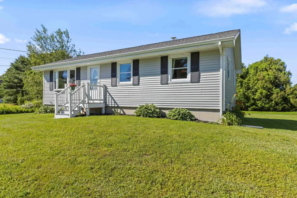 4 Queens Drive Scarborough ME 04074