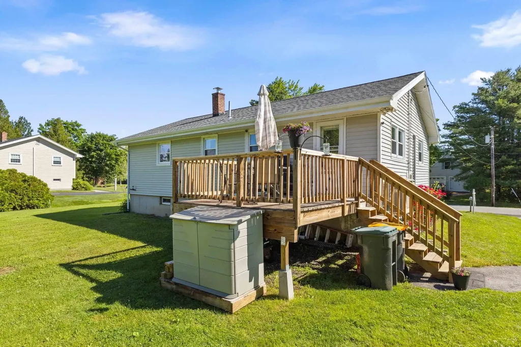 4 Queens Drive Scarborough ME 04074