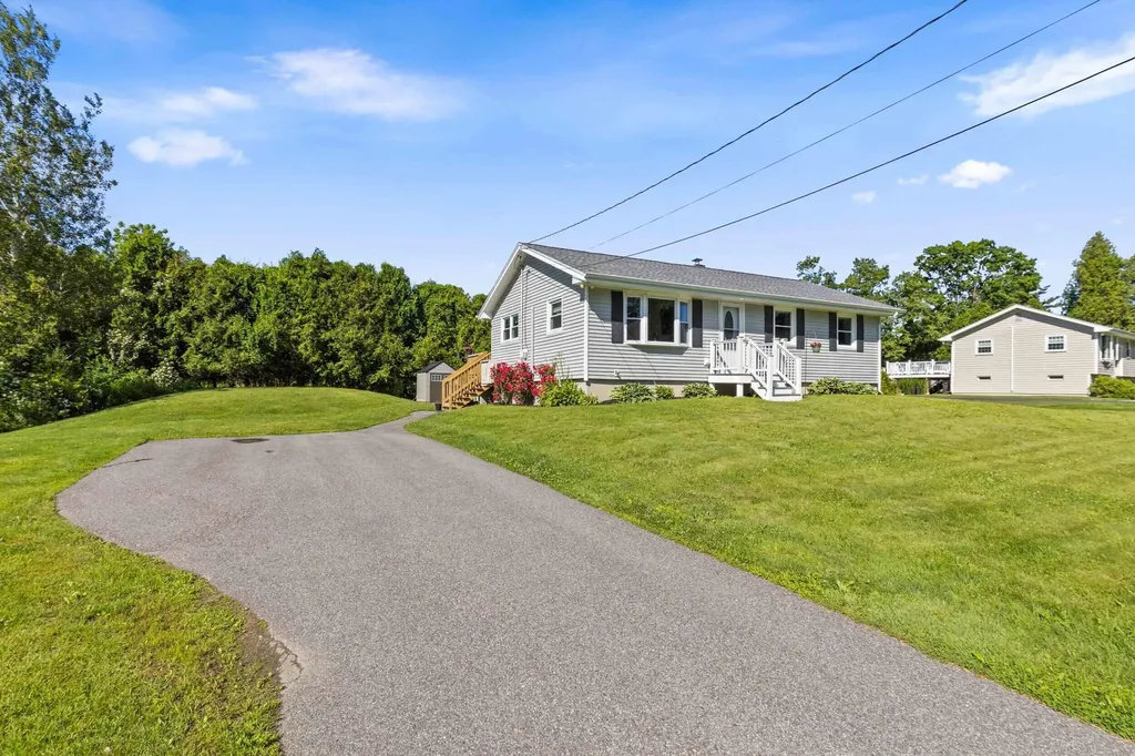 4 Queens Drive Scarborough ME 04074