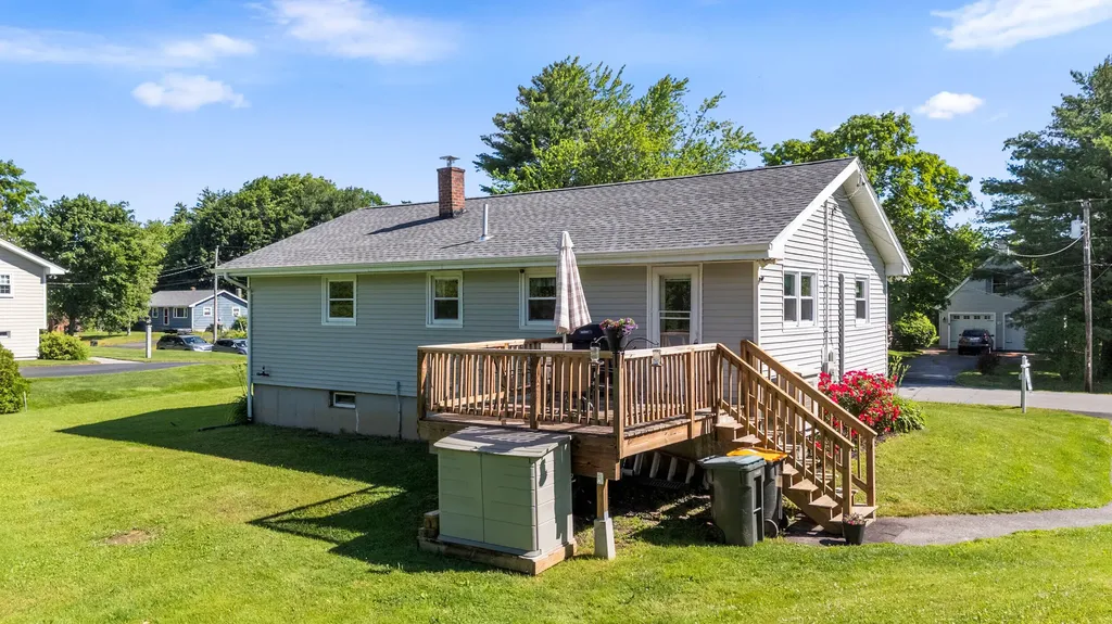 4 Queens Drive Scarborough ME 04074