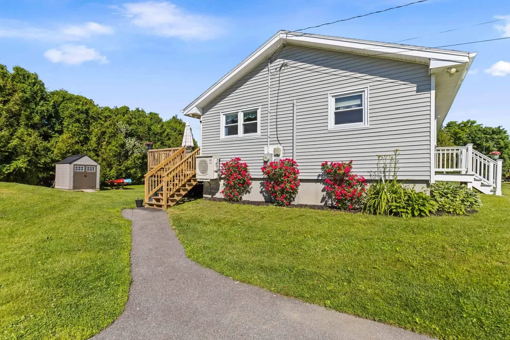 4 Queens Drive Scarborough ME 04074