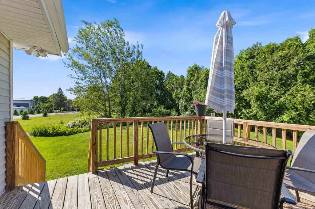 4 Queens Drive Scarborough ME 04074