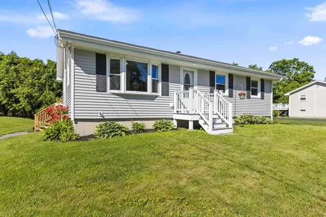 4 Queens Drive Scarborough ME 04074