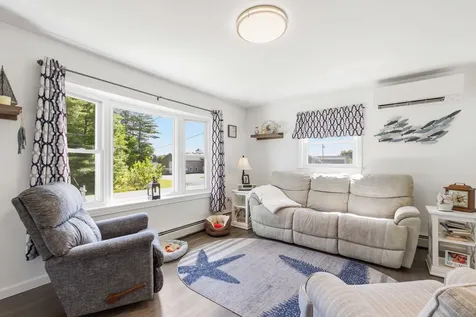 4 Queens Drive Scarborough ME 04074