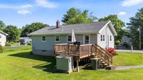 4 Queens Drive Scarborough ME 04074