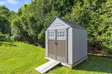 4 Queens Drive Scarborough ME 04074
