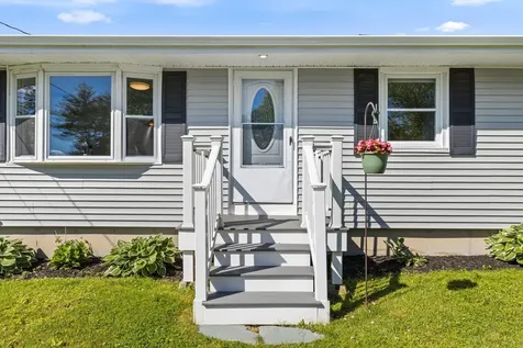4 Queens Drive Scarborough ME 04074