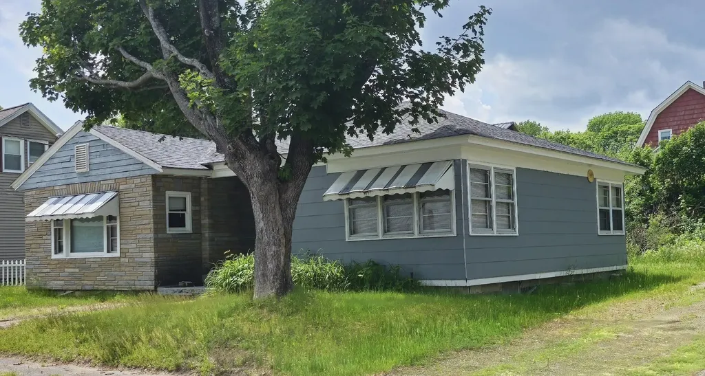 388 Aroostook Avenue Millinocket ME 04462