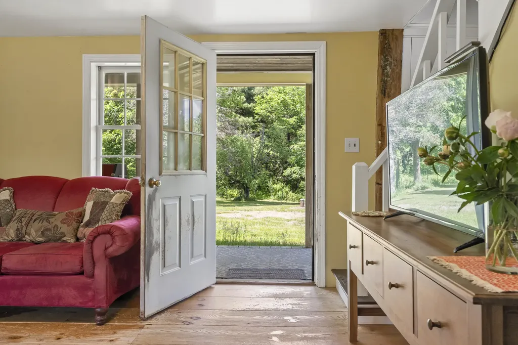 4 Taylor Loop Limington ME 04049