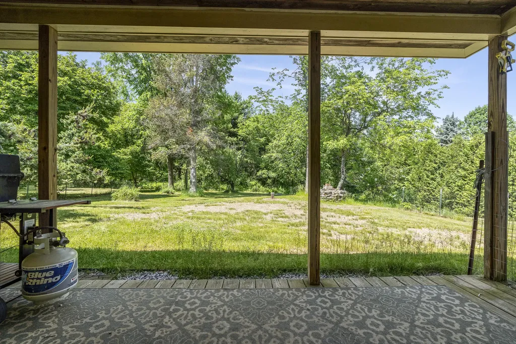 4 Taylor Loop Limington ME 04049