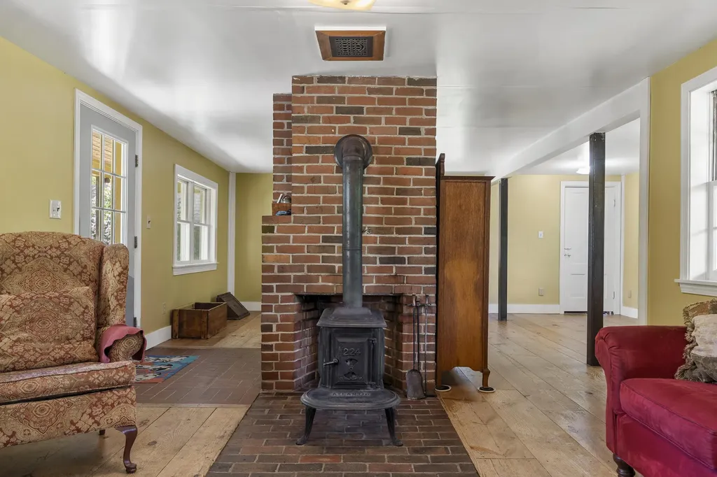 4 Taylor Loop Limington ME 04049