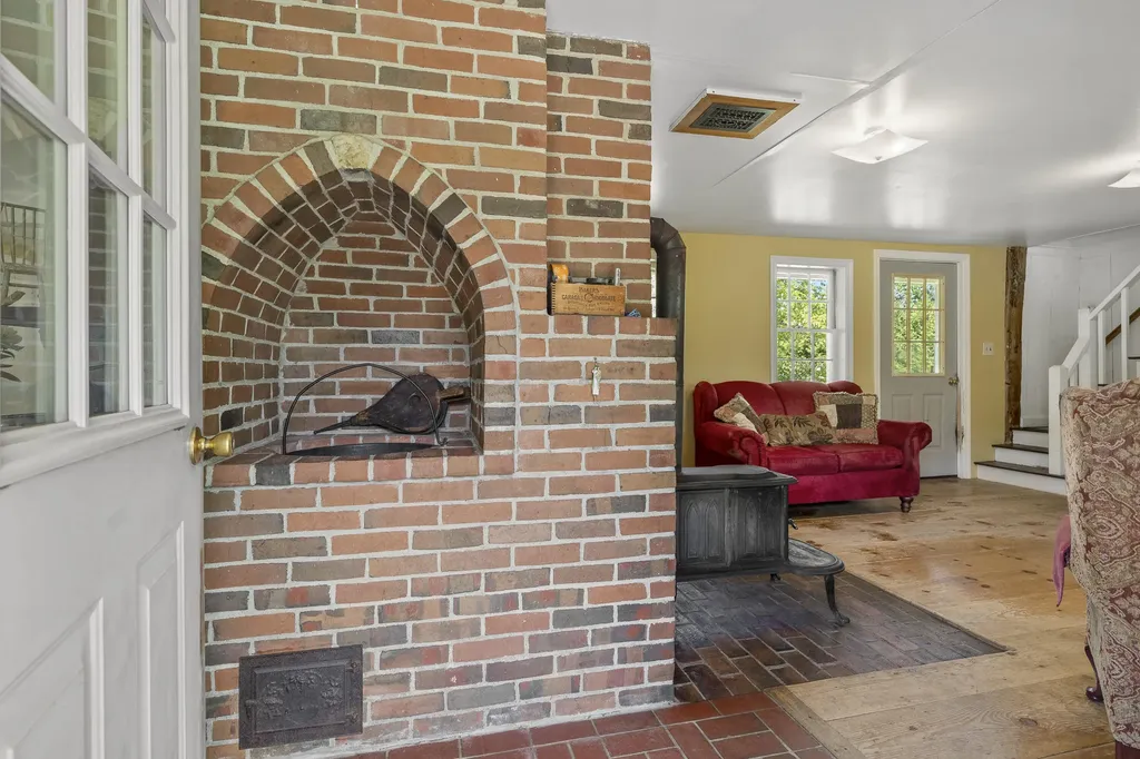 4 Taylor Loop Limington ME 04049