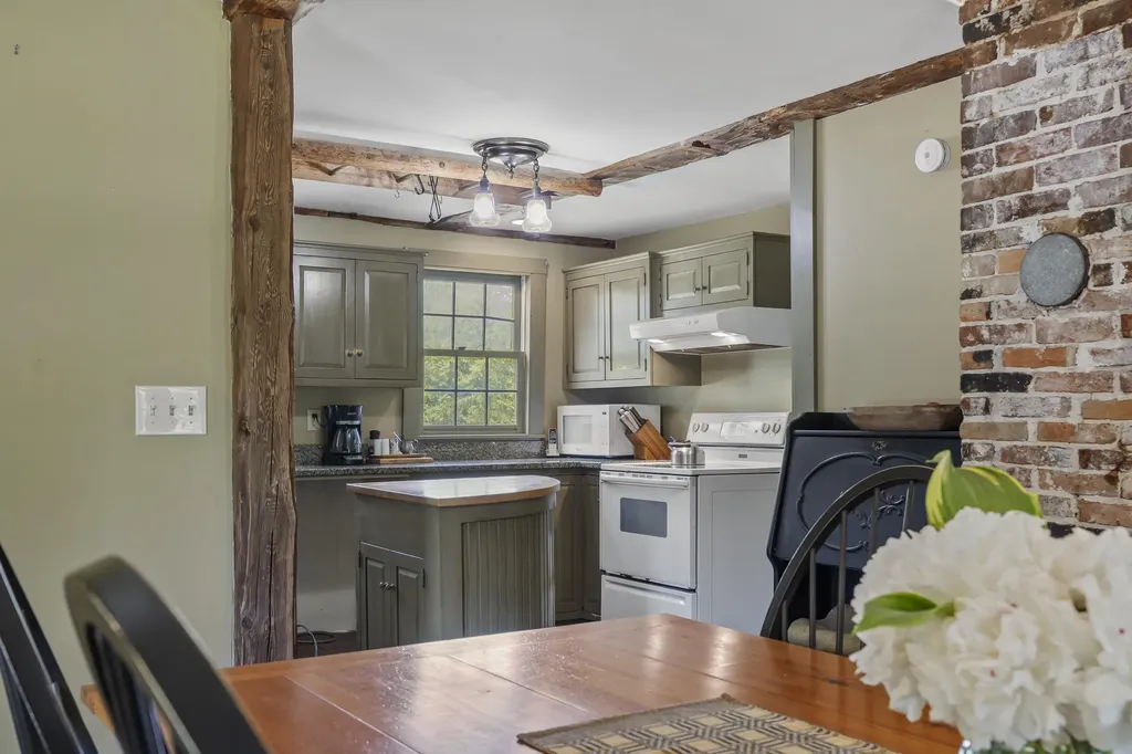 4 Taylor Loop Limington ME 04049