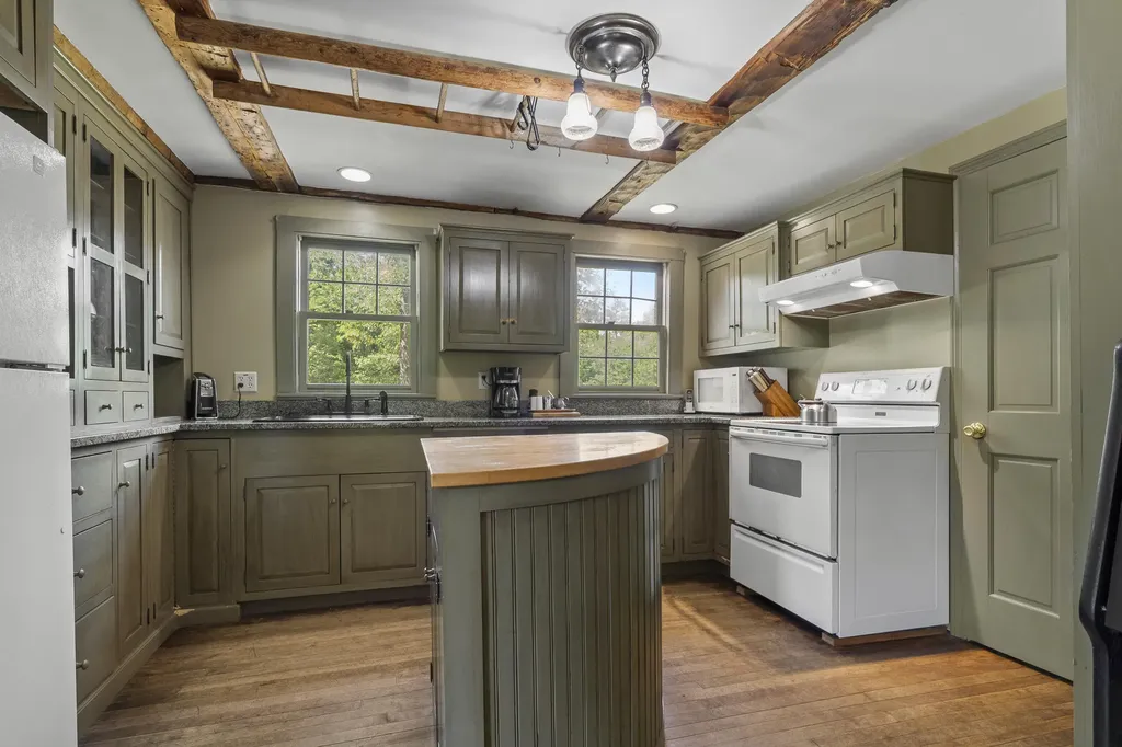 4 Taylor Loop Limington ME 04049