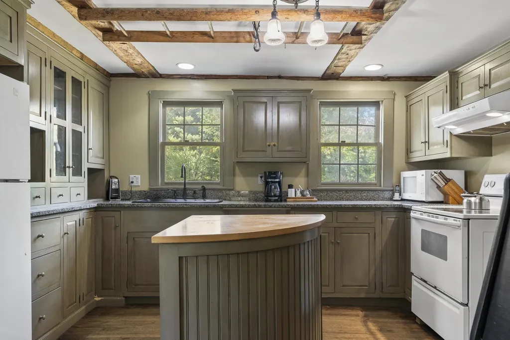4 Taylor Loop Limington ME 04049