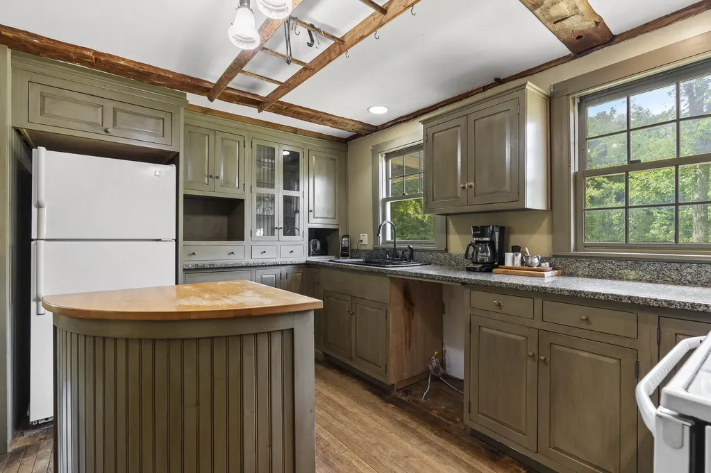 4 Taylor Loop Limington ME 04049