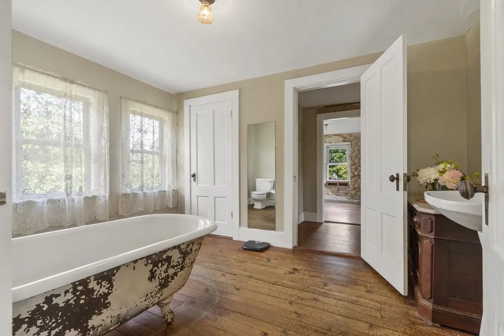 4 Taylor Loop Limington ME 04049