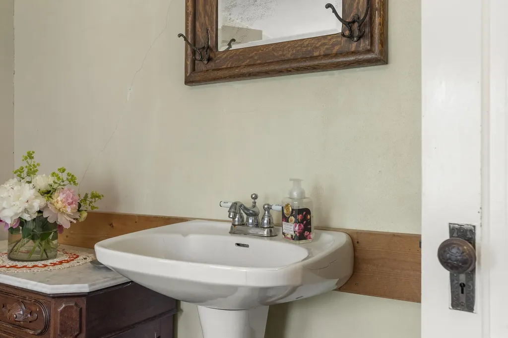 4 Taylor Loop Limington ME 04049