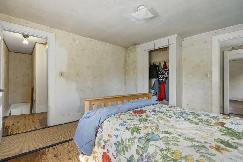4 Taylor Loop Limington ME 04049
