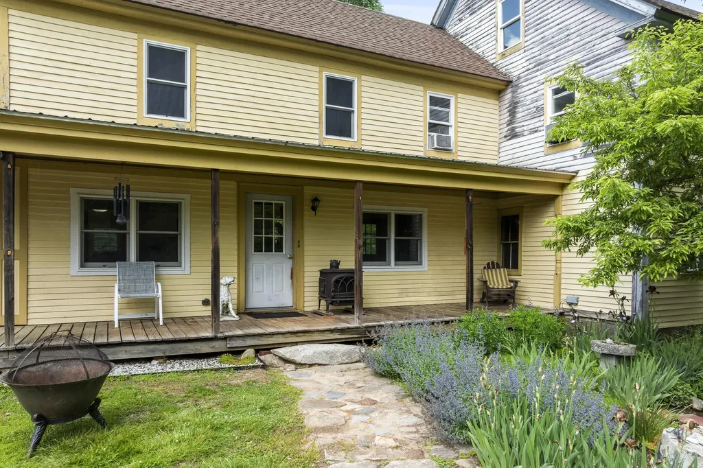4 Taylor Loop Limington ME 04049