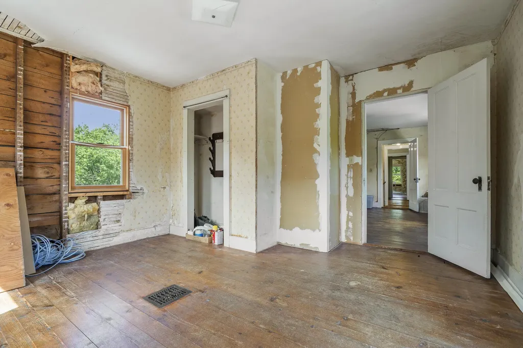4 Taylor Loop Limington ME 04049