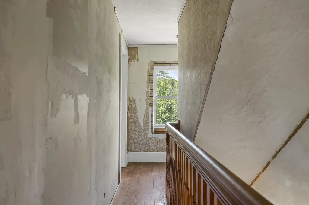 4 Taylor Loop Limington ME 04049