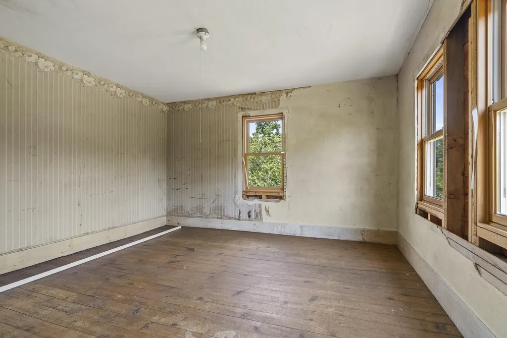 4 Taylor Loop Limington ME 04049